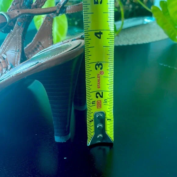 Bandolino Woven Leather, Peep-Toe, 3.5” Heels - Picture 4 of 5